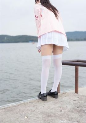 他揉捏她两乳不停呻吟_BD韩语在线观看